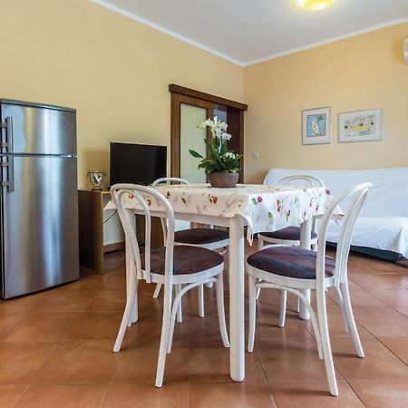 Gorgeous Apartment In Porec With Kitchen Zewnętrze zdjęcie