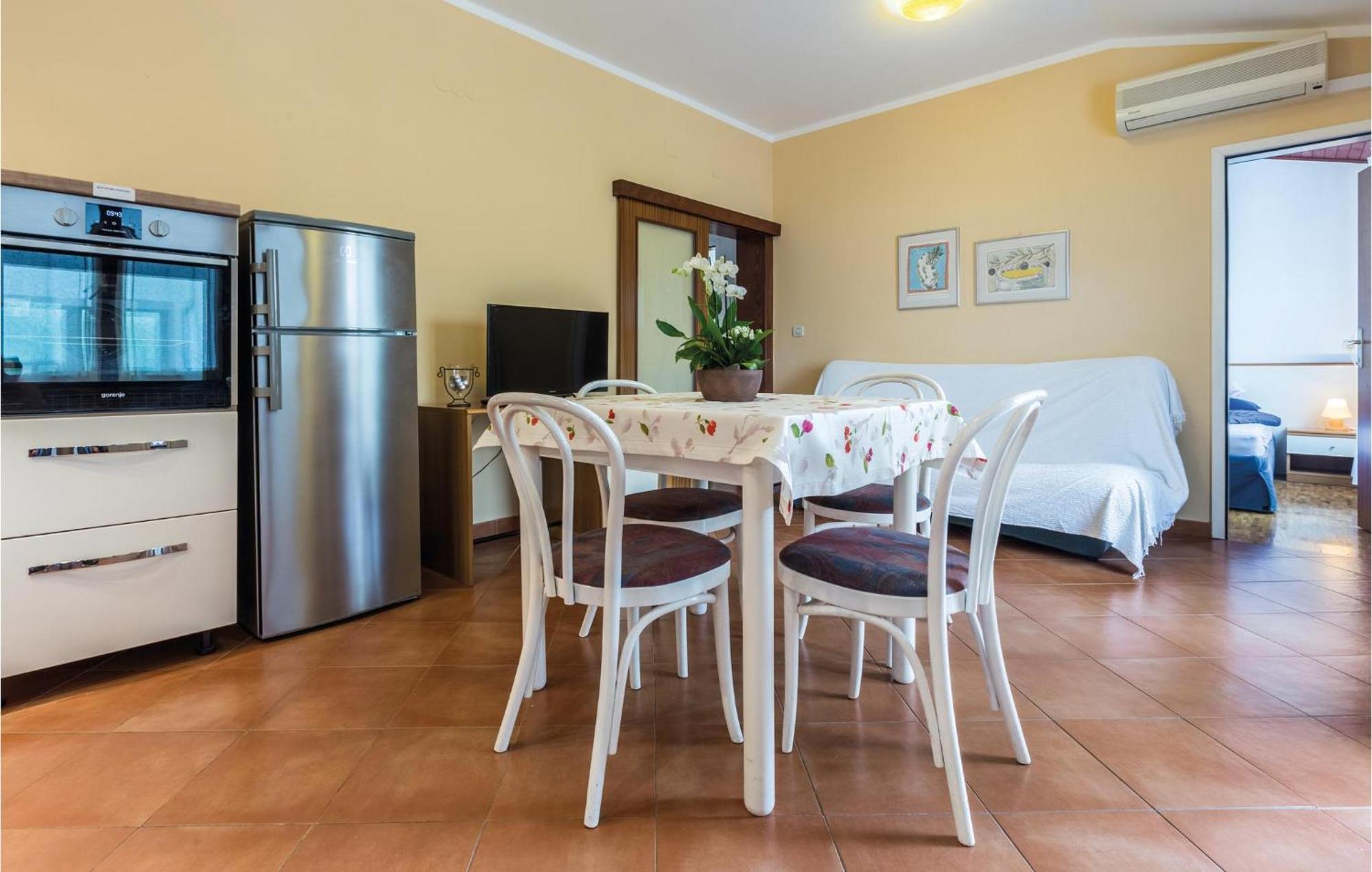 Gorgeous Apartment In Porec With Kitchen Zewnętrze zdjęcie