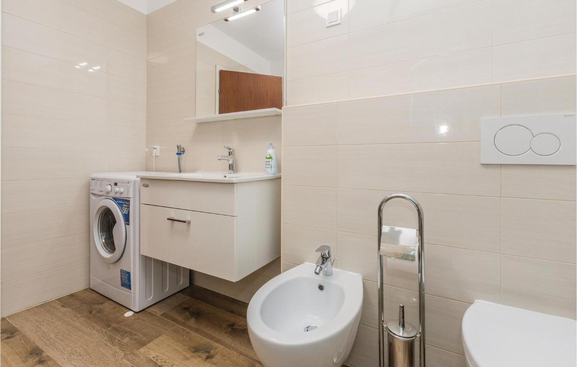 Gorgeous Apartment In Porec With Kitchen Zewnętrze zdjęcie